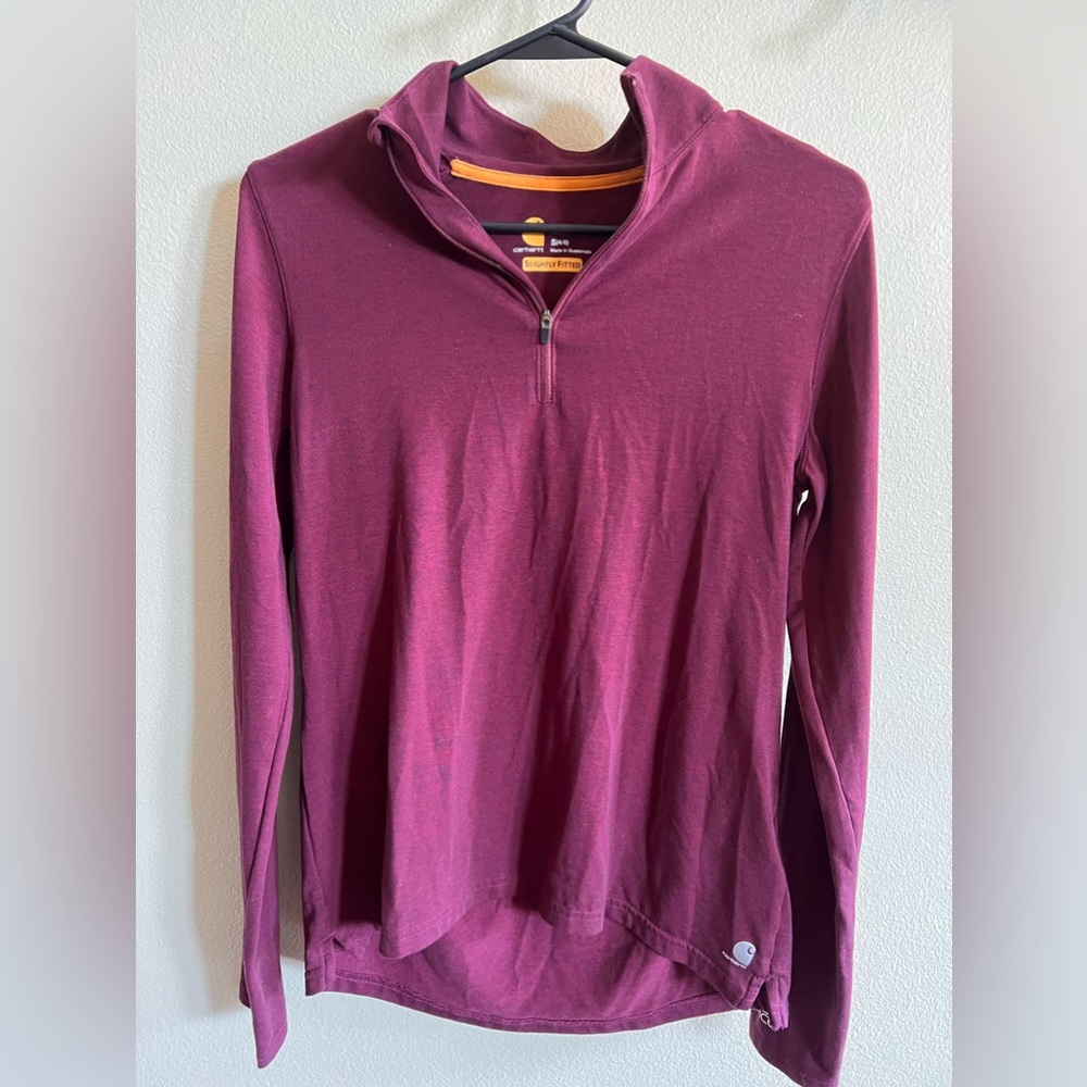 Woman’s Carhart pullover size small